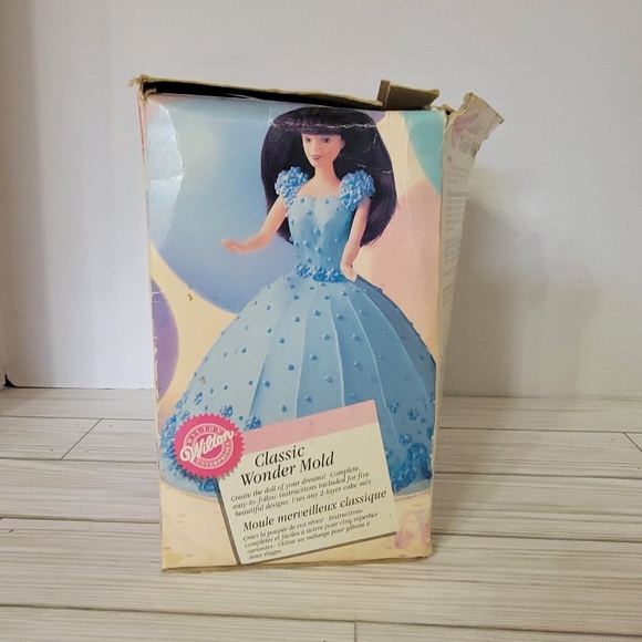 Classic Womder Mold Barbie Doll Cake Pan Wilton Pre-owned in good condition - Picture 4 of 9